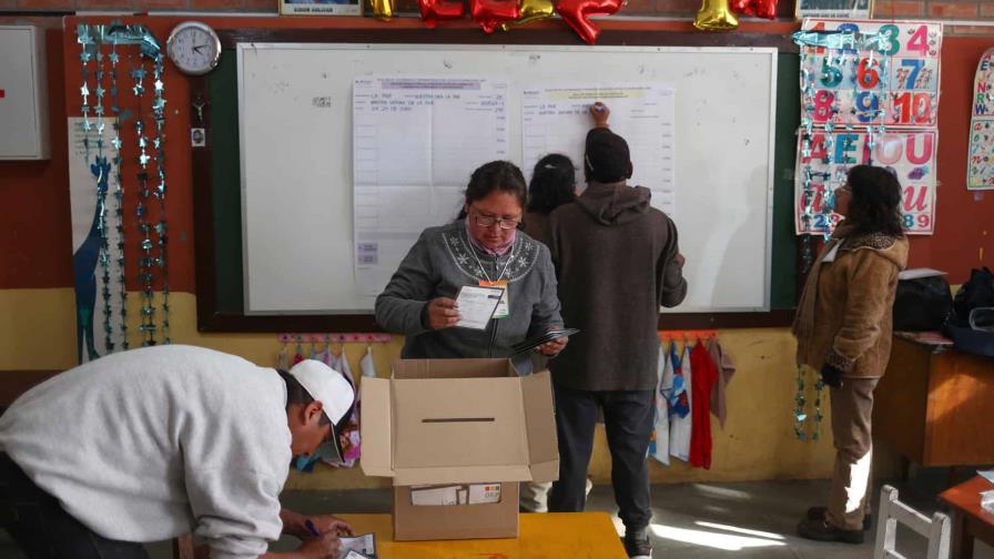 se-cierran-mesas-electorales-tras-ocho-horas-de-votacion-en-bolivia